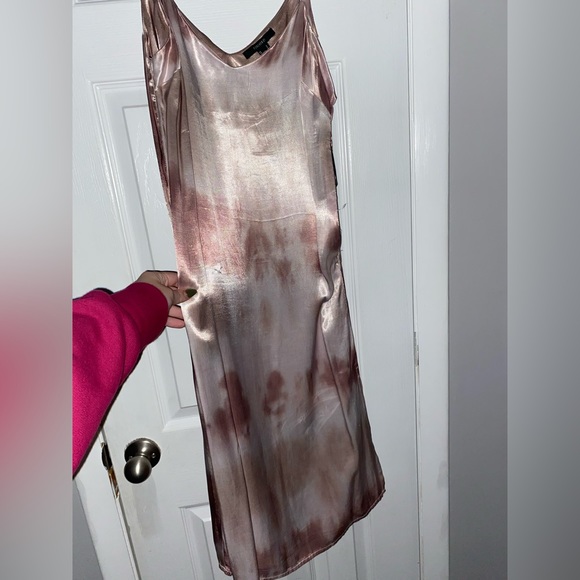 cute flowy summer dress sooo silky and perfect for casual wear NEVER WORN BEFORE - Picture 3 of 5